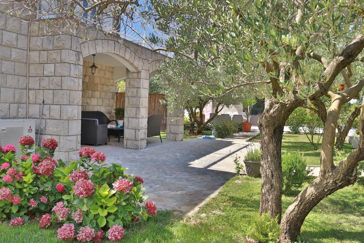 Villa Grand Pinea Čilipi Exteriör bild