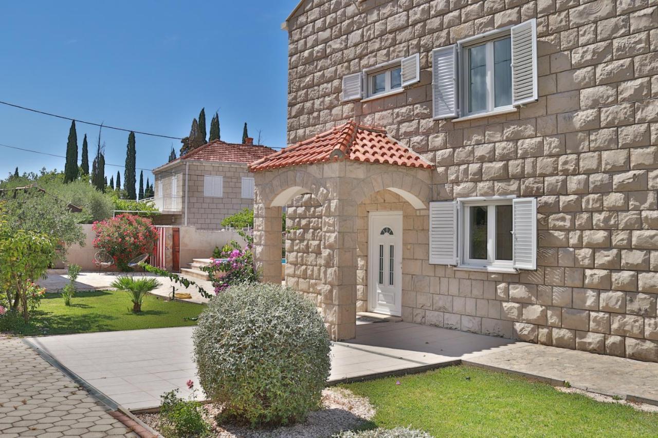 Villa Grand Pinea Čilipi Exteriör bild