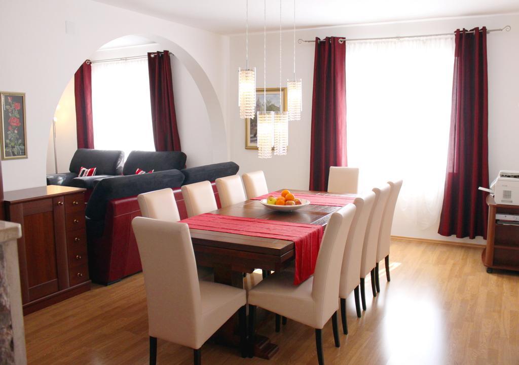 Villa Grand Pinea Čilipi Rum bild